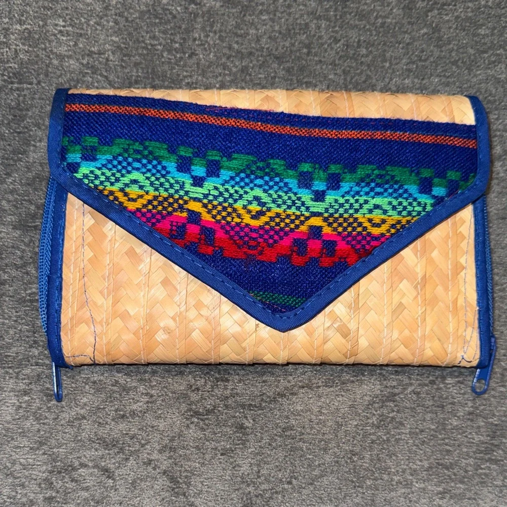 Handcrafted El Salvador Woven Wallet Clutch | Multicolor Boho Organizer - Picture 3 of 7